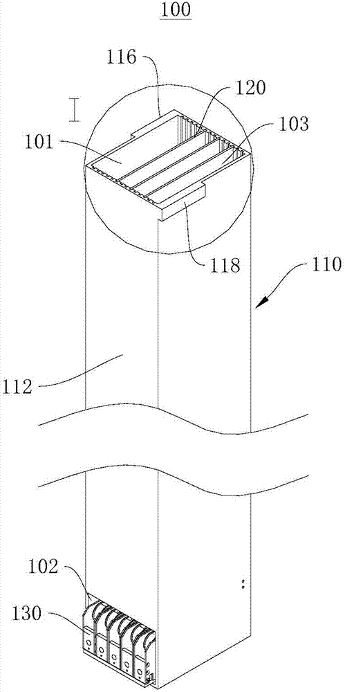 Vertical deep-well type medicine discharging barrel and medicine discharging device