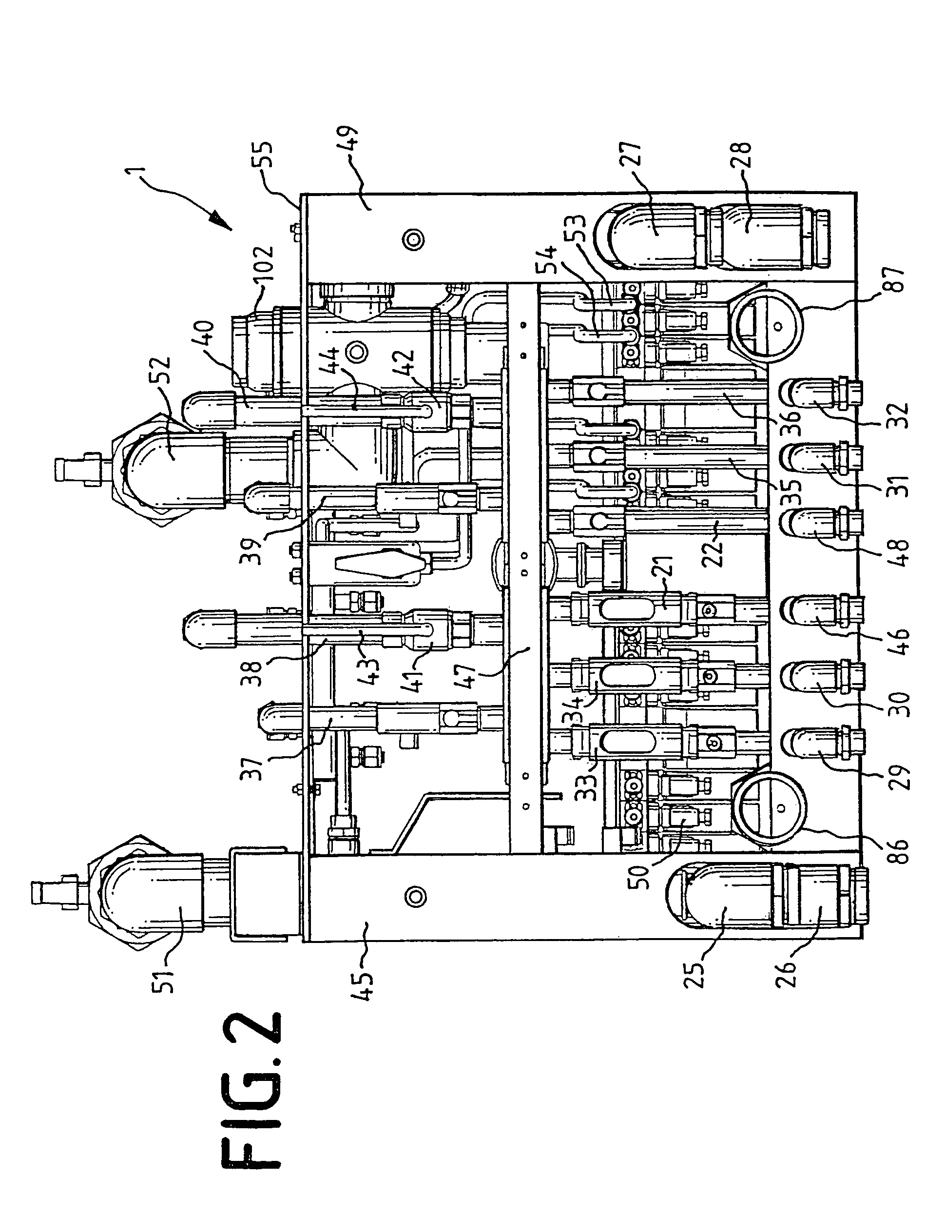 Energy and media connection for a coating installation comprising several chambers