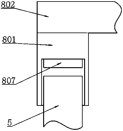 Plastic pipe transporting device with rainproof function