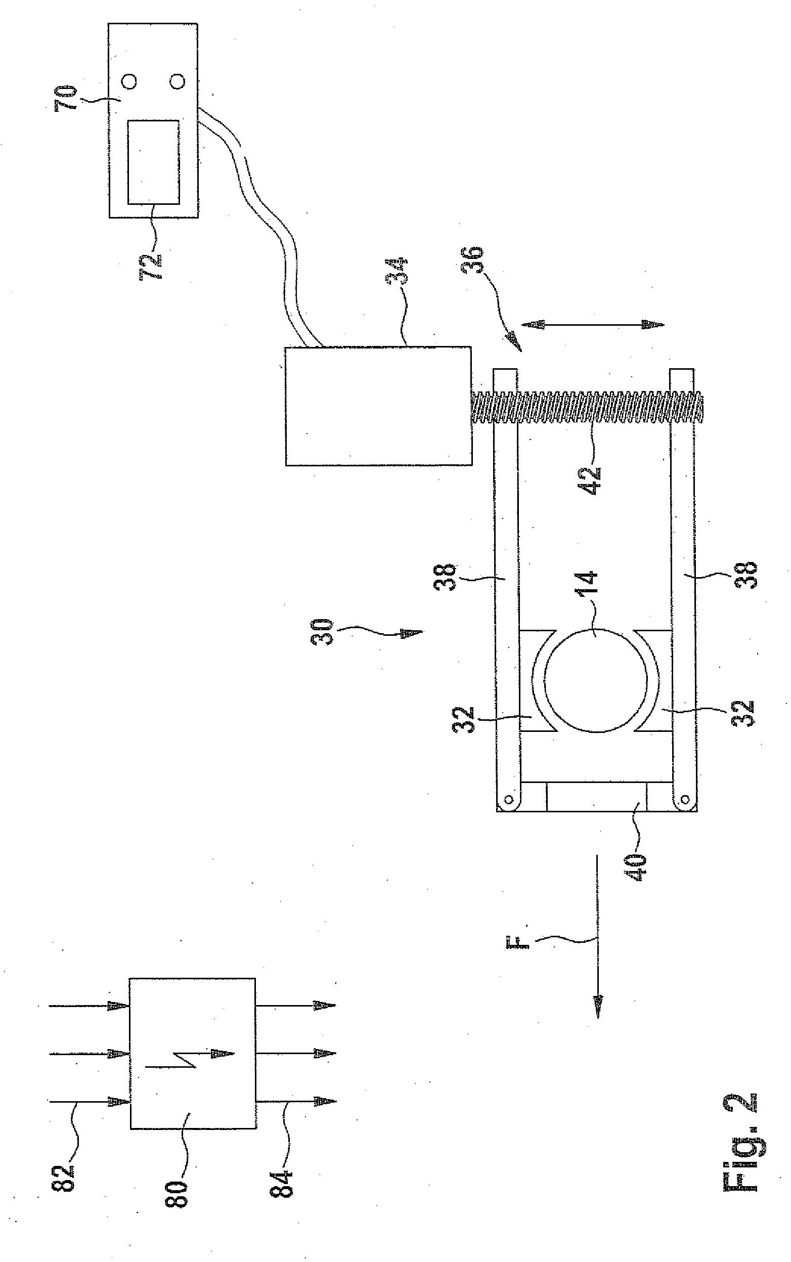 Hitching device with stabilizer for avoiding and/or damping rolling motions between a traction vehicle and a trailer coupled to this traction vehicle