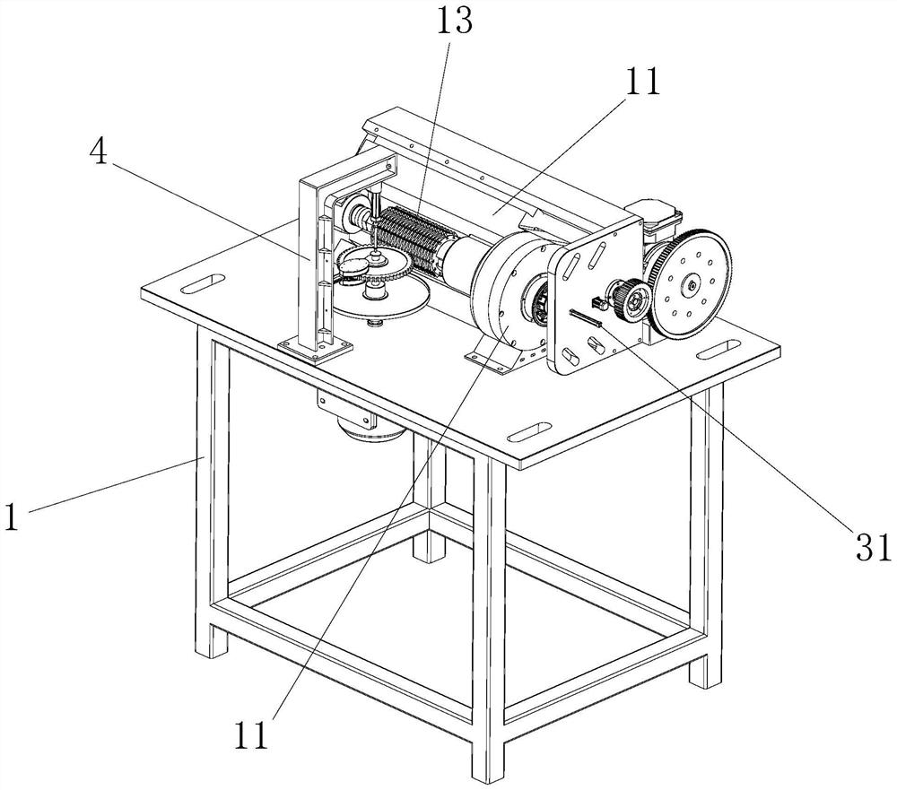 Adjustable gear hobbing device for gear machining