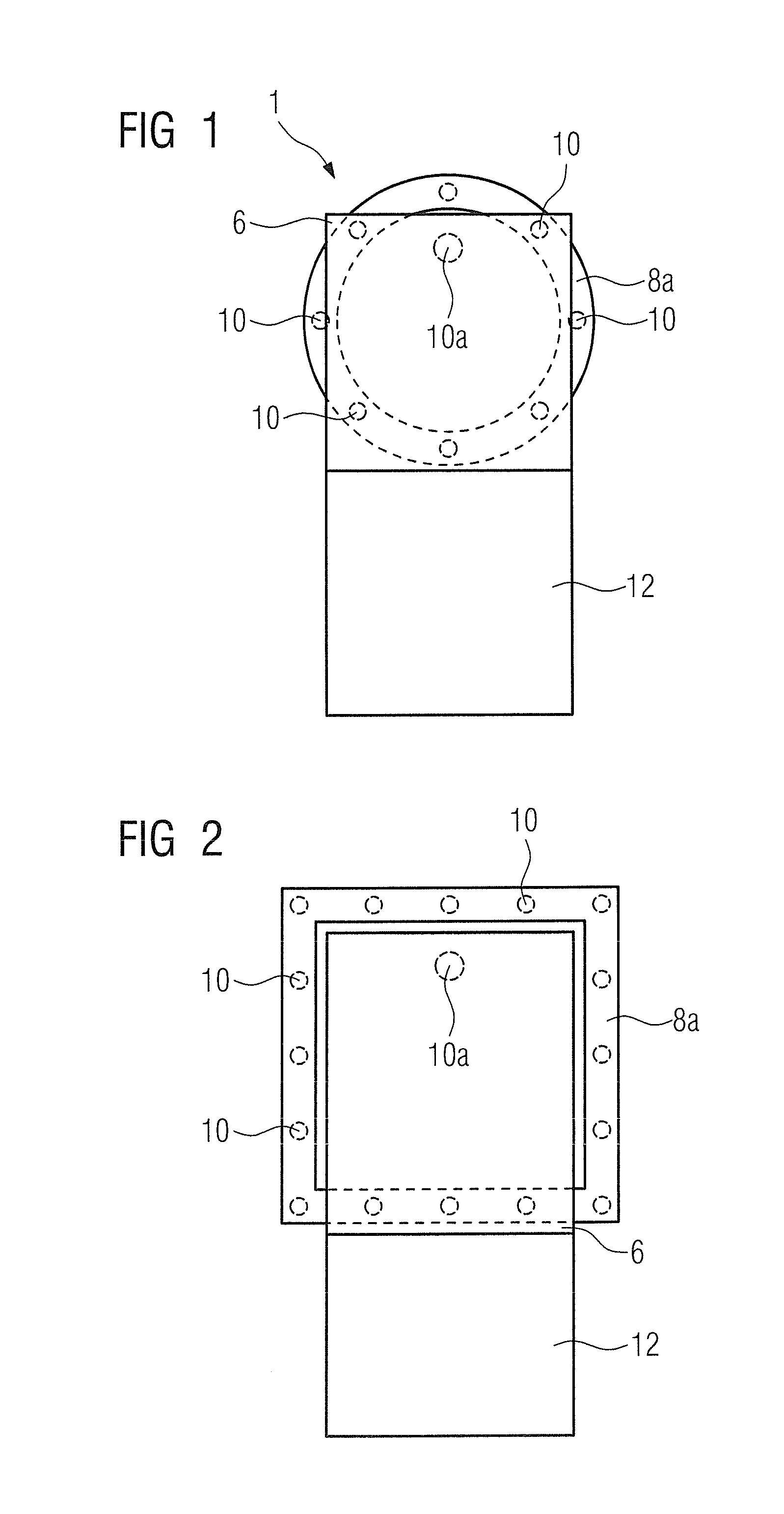 Mammography apparatus with X-ray sources arranged at different distances from the chest