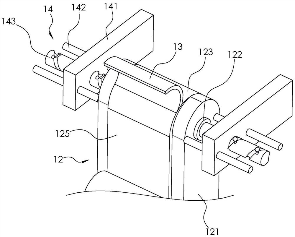 Feeding device for roving frame