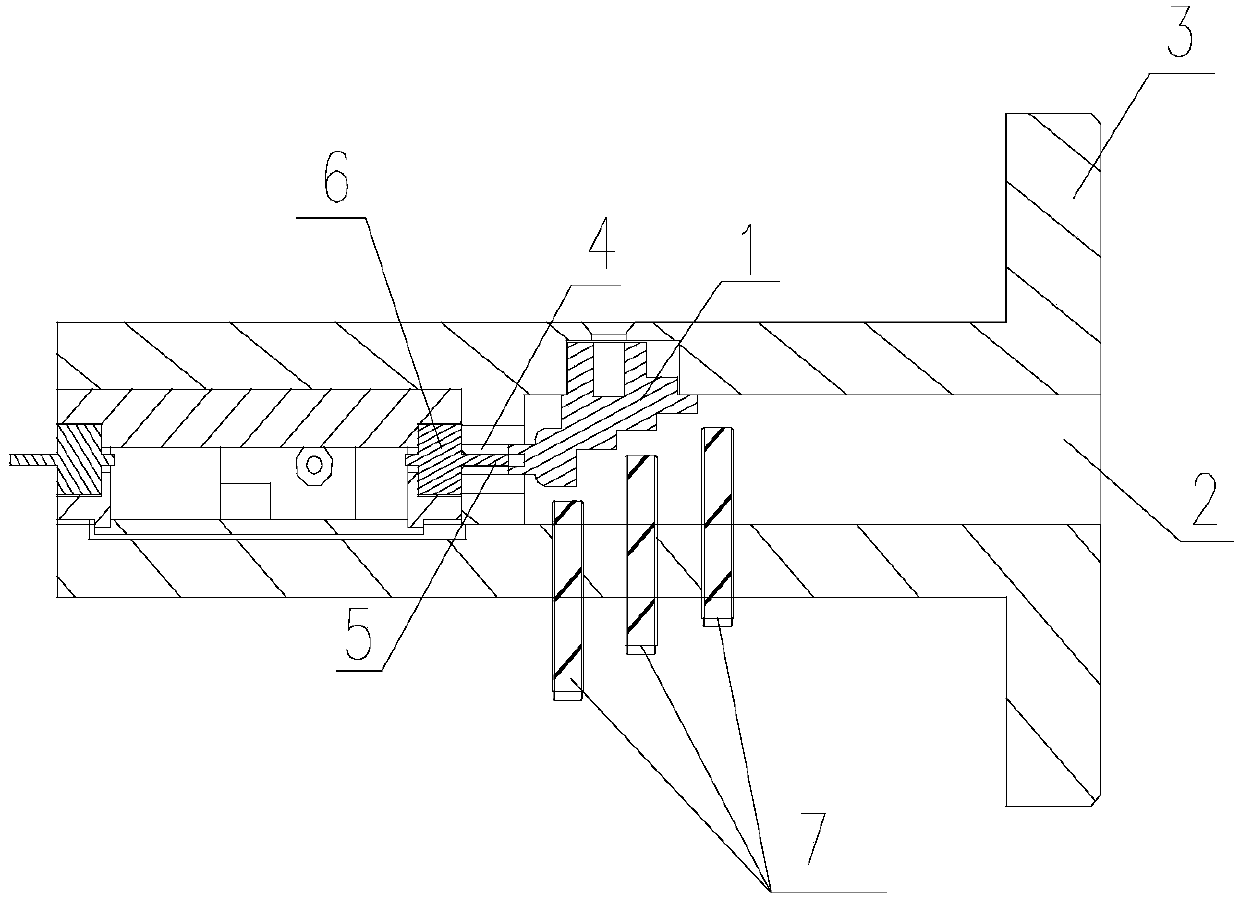 Efficient low-loss broadband waveguide-microstrip conversion device