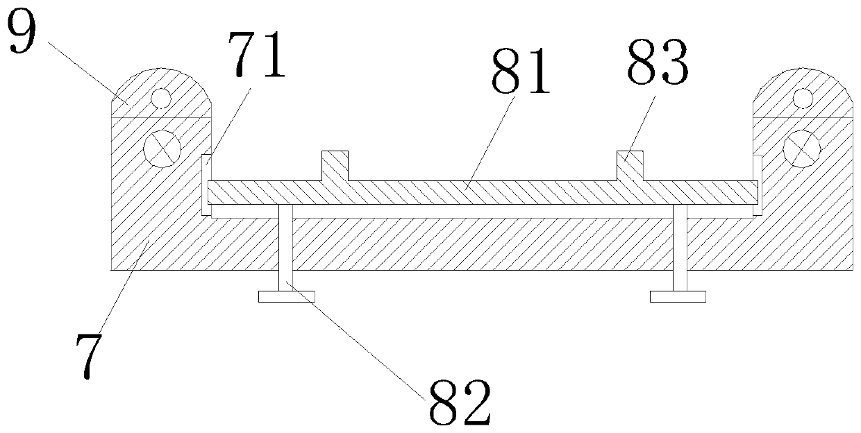 Mold fitting device and method for splicing joints of prestressed ribbed superimposed sheets