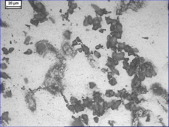 Method for improving distribution of SiC particles in magnesium matrix composite material under action of low-voltage pulse magnetic field