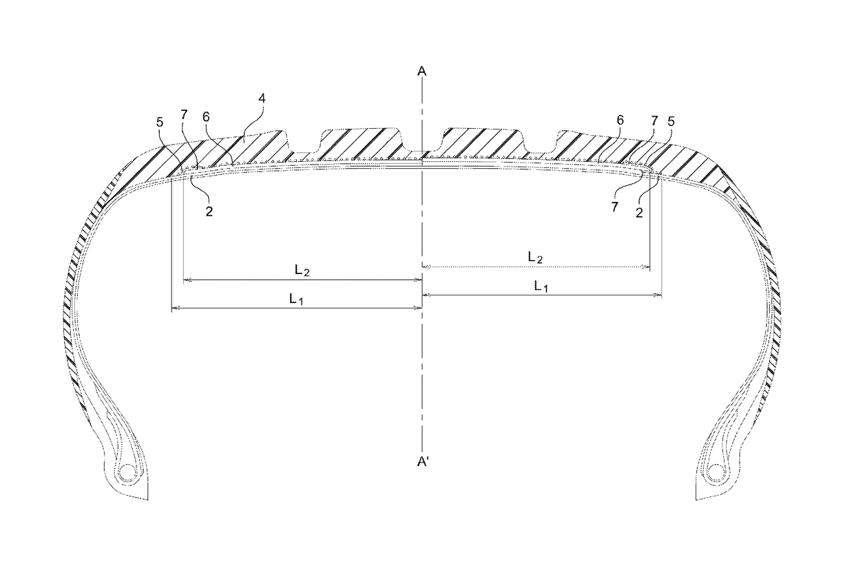 Tire with a radial or cross-ply carcass