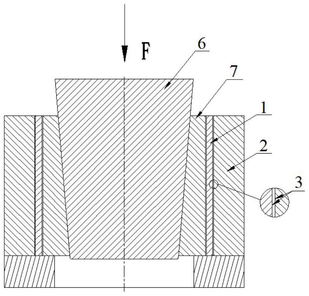 Diffusion welding method utilizing material linear expansion coefficient difference