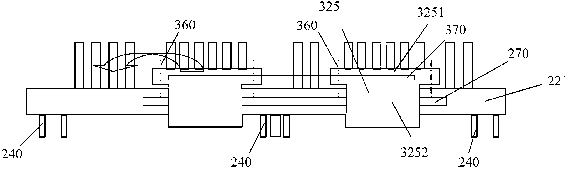 Heat radiator shared by multiple chips and circuit board provided with same