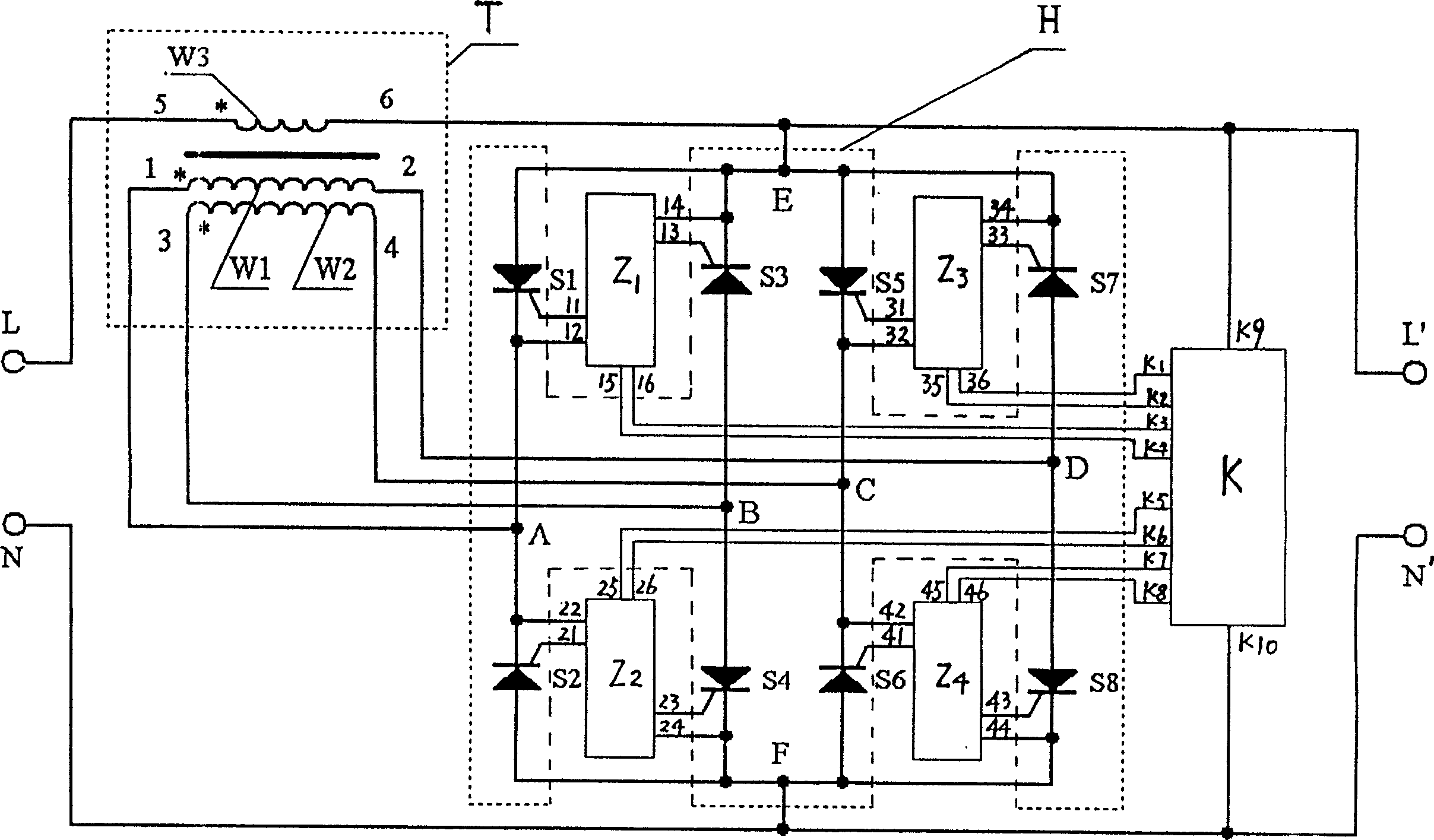 Voltage compensator capable of avoiding conduction-through for thyristor