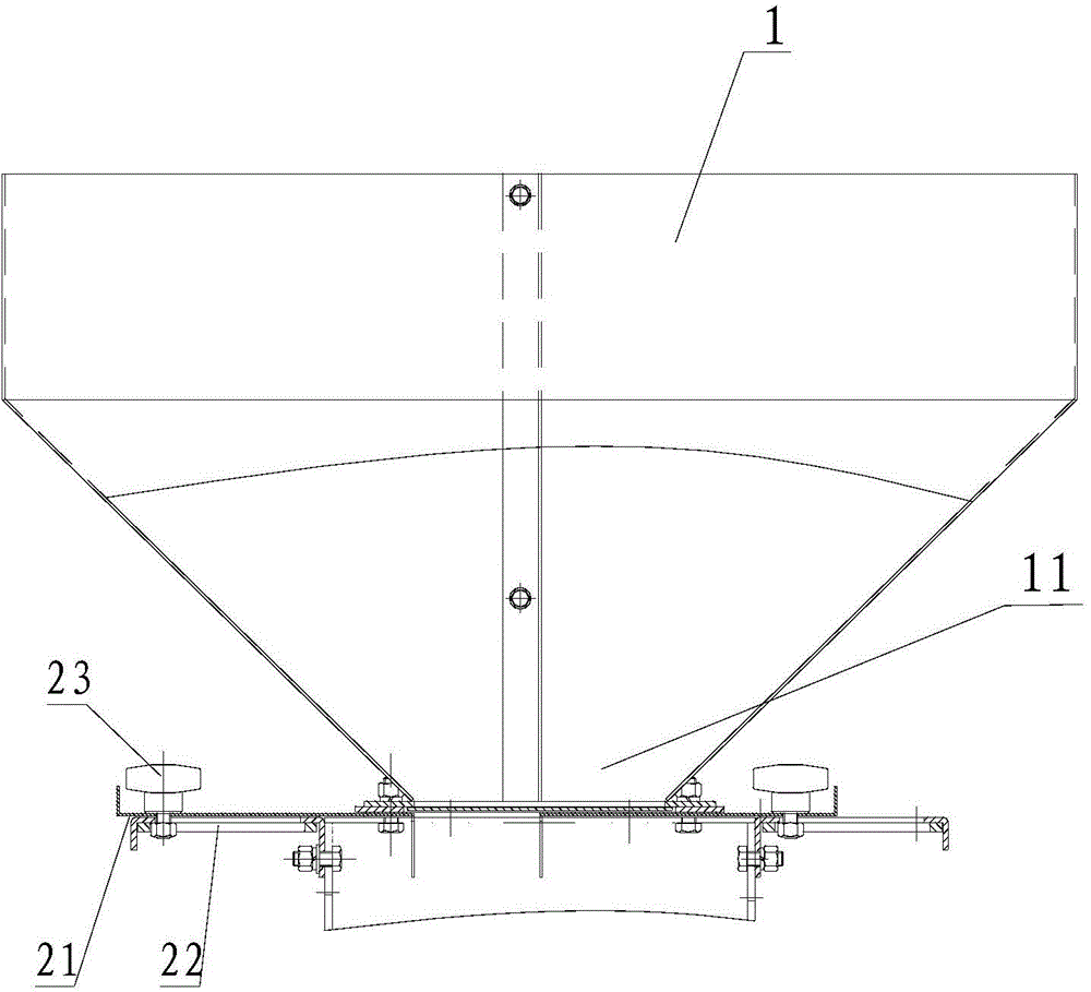 Fertilizer bucket of fertilizer applicator and fertilizer applicator