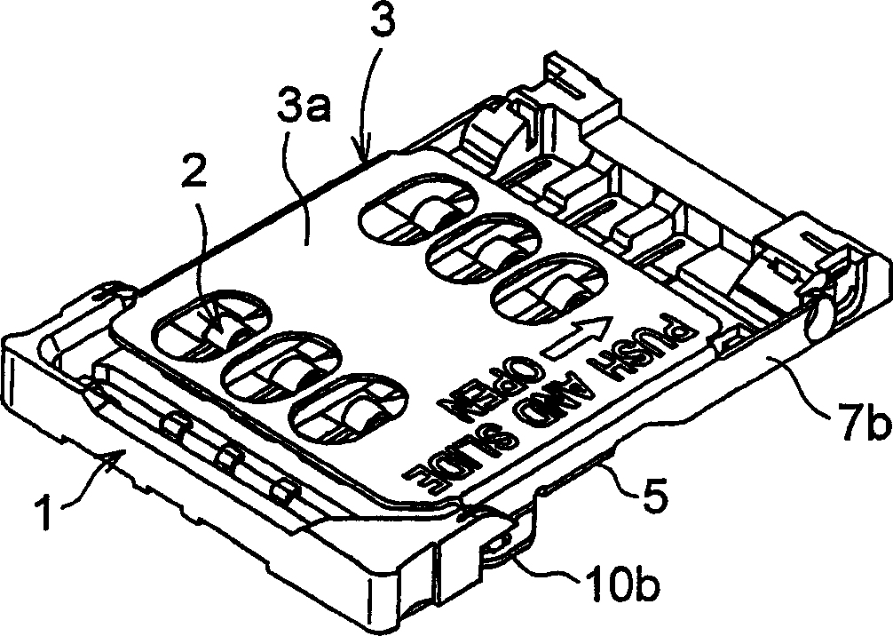 Card connector prevented from short-circuiting between a ground line and a signal line