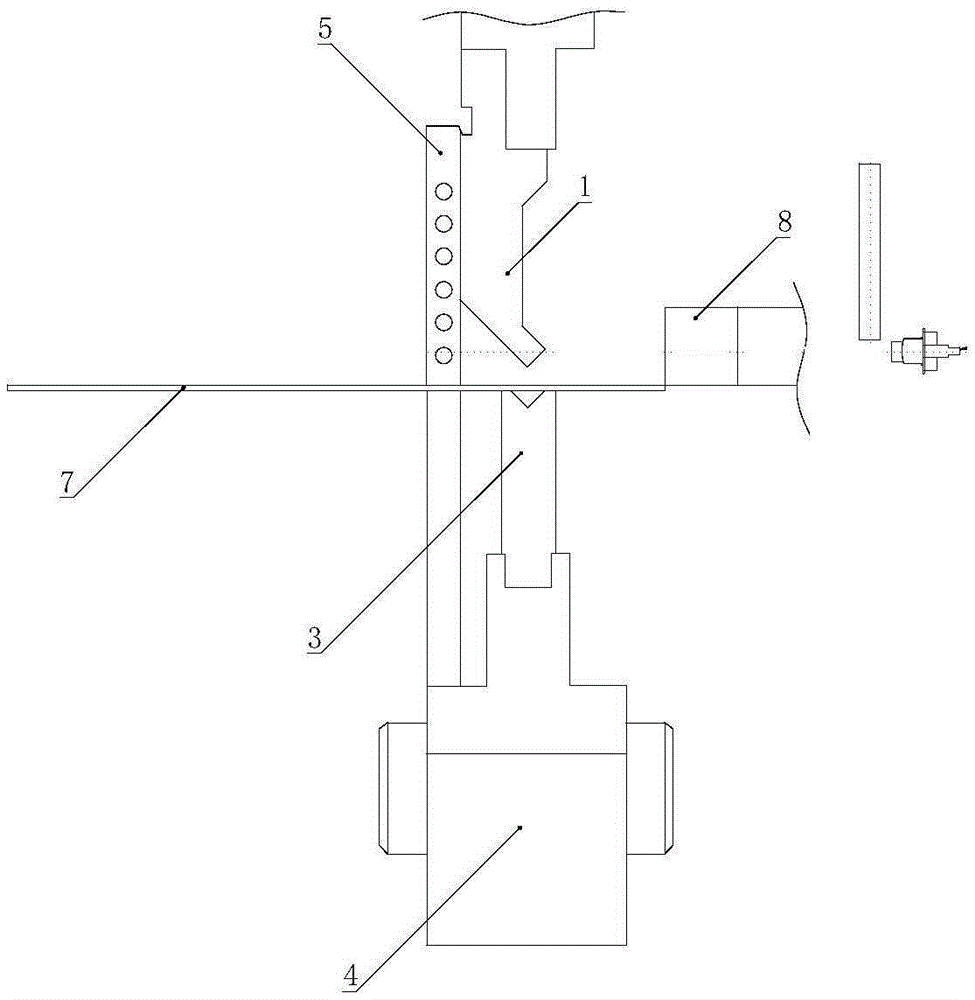 Numerical control bending machine with smart safety light curtain and safety protection device and method