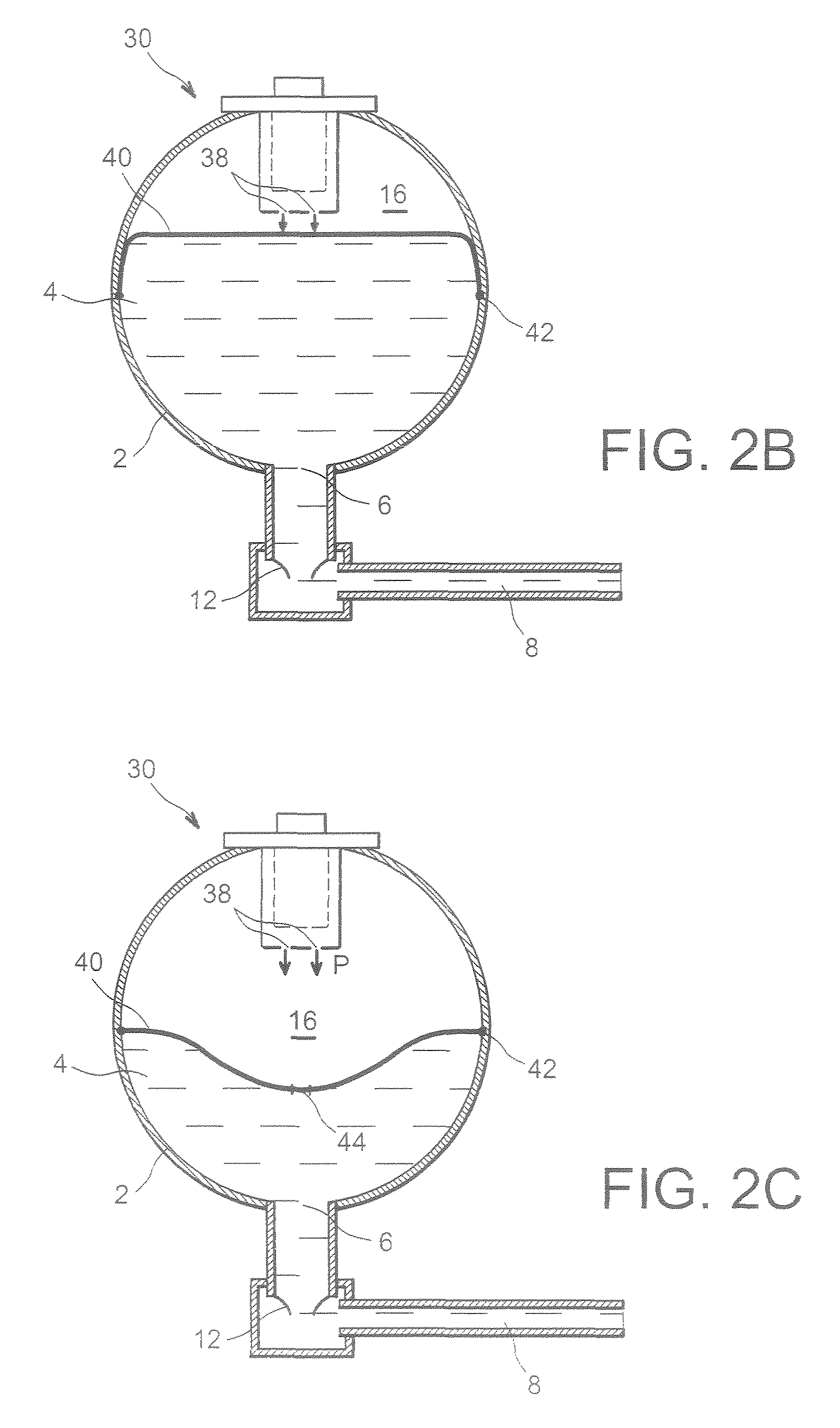 Device for increasing the effectiveness of the pressurizing gas in an extinguisher bottle