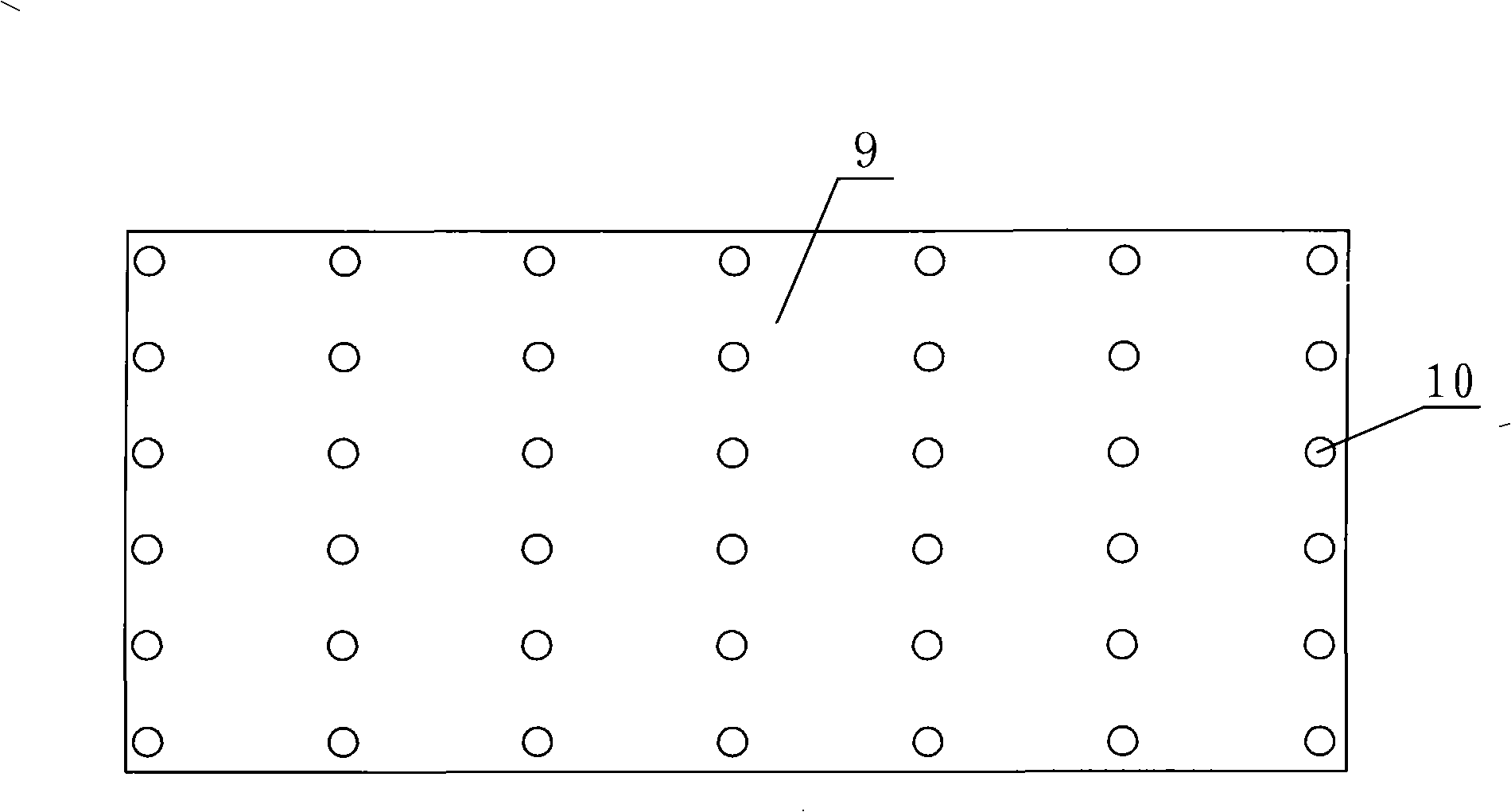 Tank type electroosmosis sludge soil reproducing method and device thereof