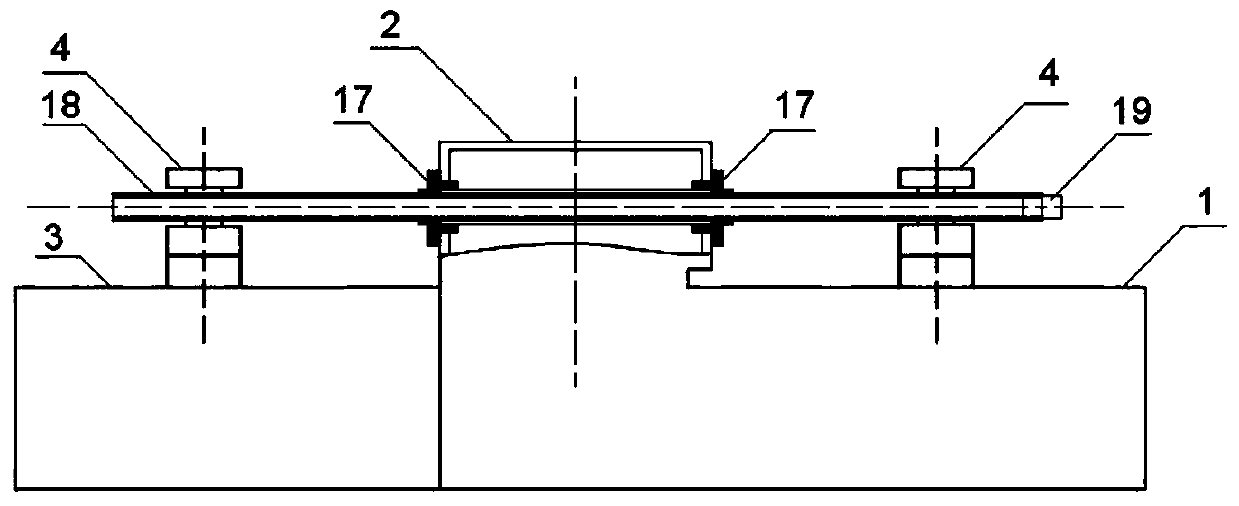 A processing technology and processing device for the tooth-shaped surface of the inner hole of a waveguide with a large length-to-diameter ratio