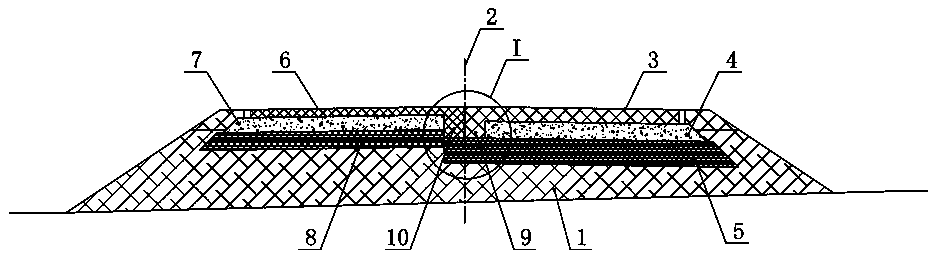 Roadbed structure suitable for single-side heavy traffic transportation