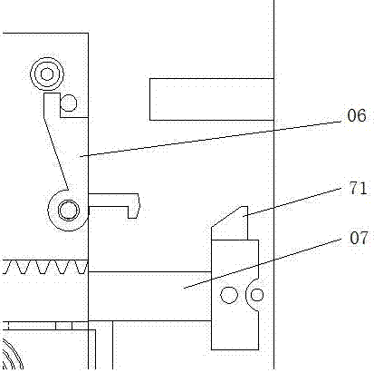 Spring bolt door closing automatic popping device