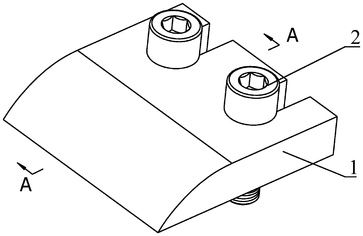 Corrosion-resistant tree branch crushing cutter imitating the structure of beaver incisors