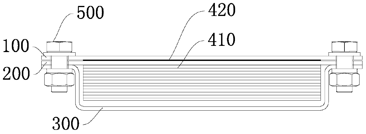 Flexible fixing clamp device for preventing dispersion of conductive belt of isolation switch caused by wind-blown sand