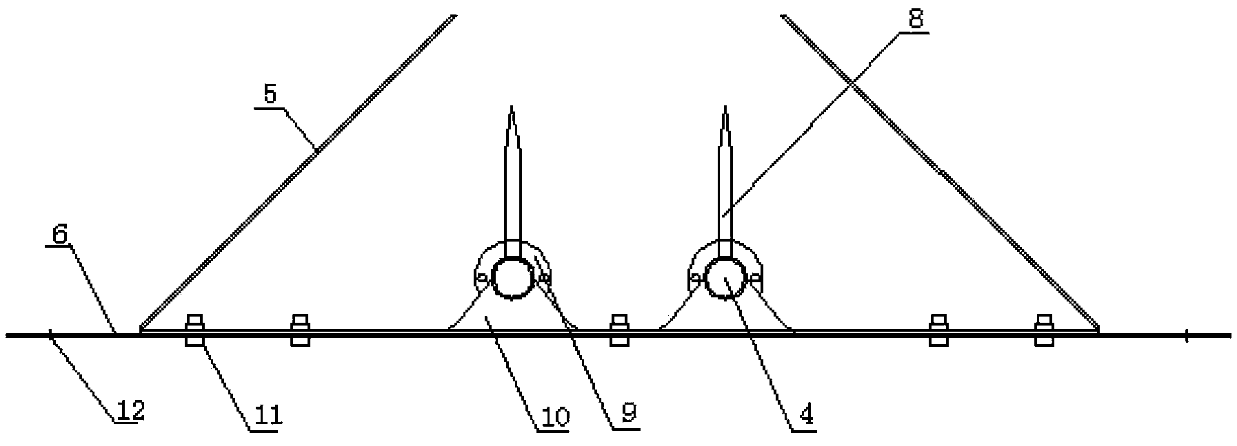 Bubble curtain generating device for protecting aquatic animals and method thereof