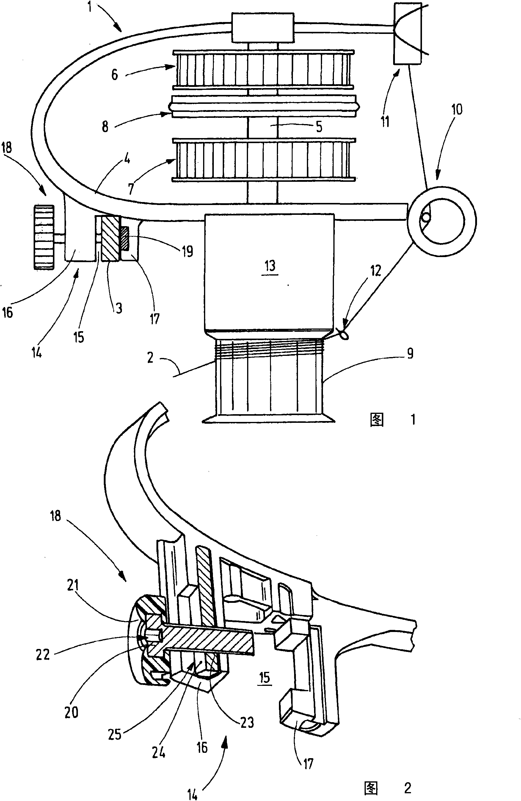 Yarn feeder with an overload-protected anchoring clip