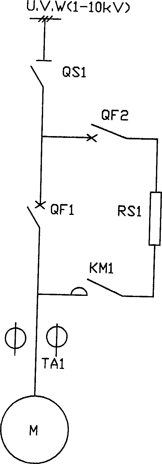 High-voltage AC motor voltage reducing liquid resistance device with circulation cooling system