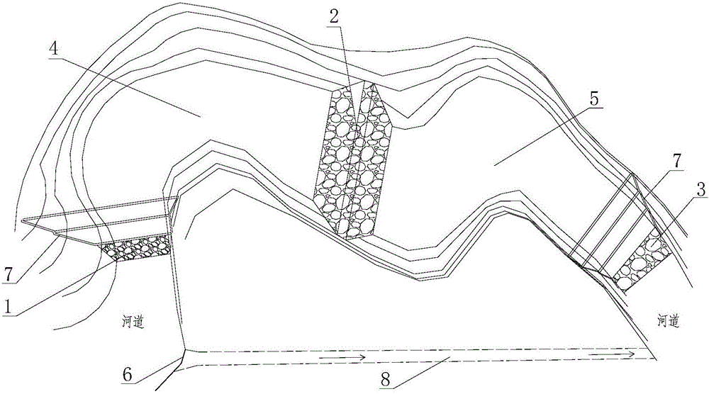 Tailing pond capable of achieving repeated stacking