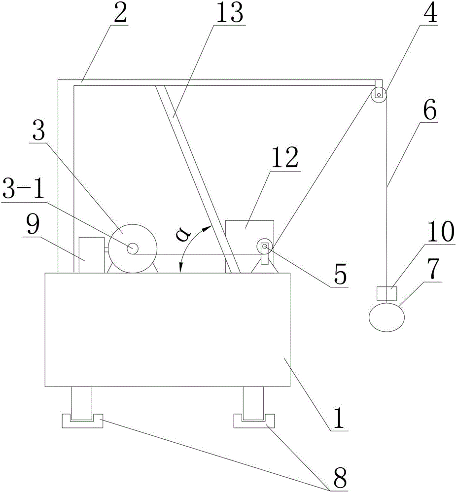 A lifting traction device for swimming training and collecting training information