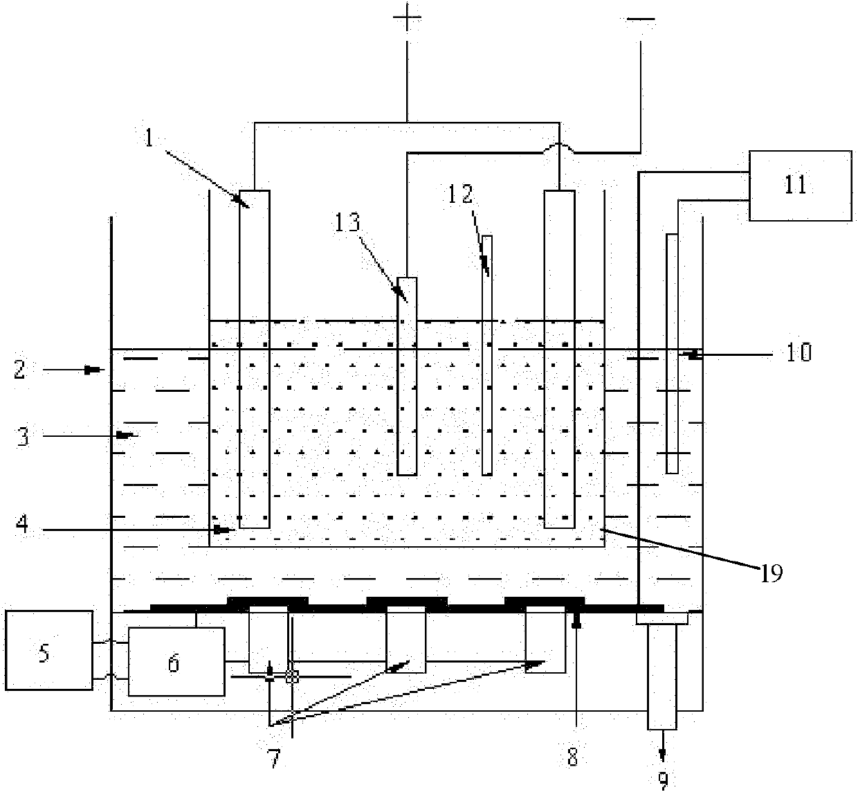 Discontinuous ultrasonic electroplating device and application thereof