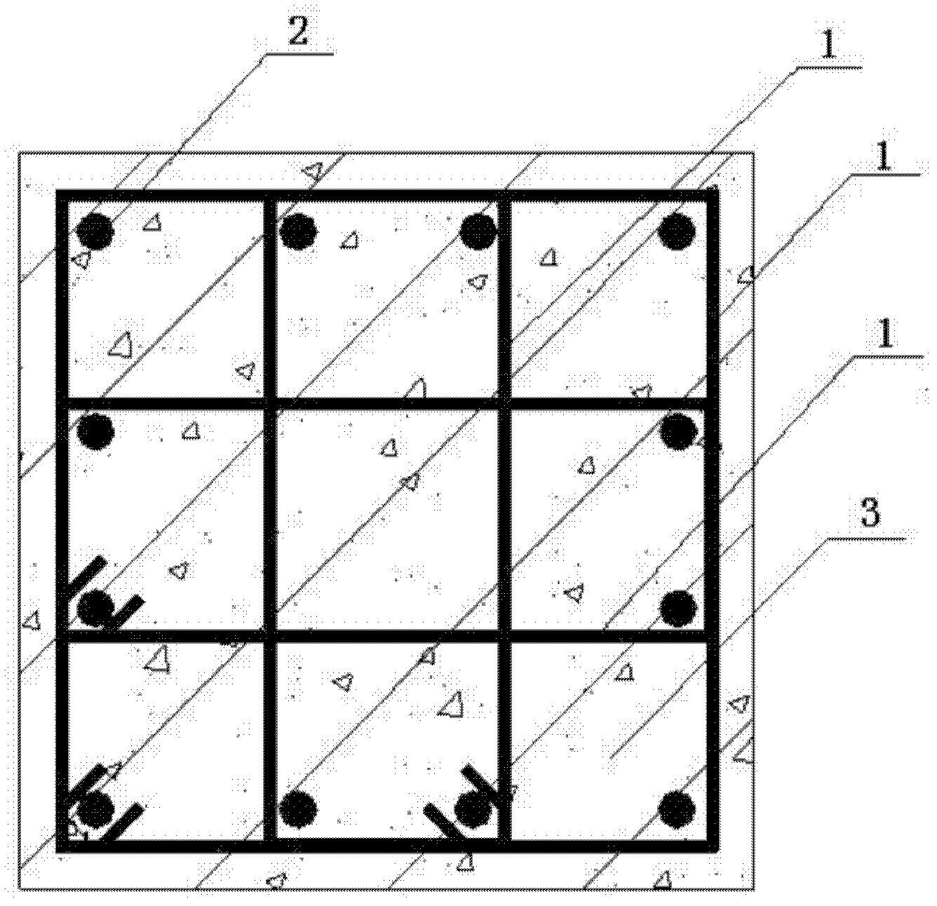 Ductile concrete column capable of delaying local buckling of steel bars and manufacturing method thereof