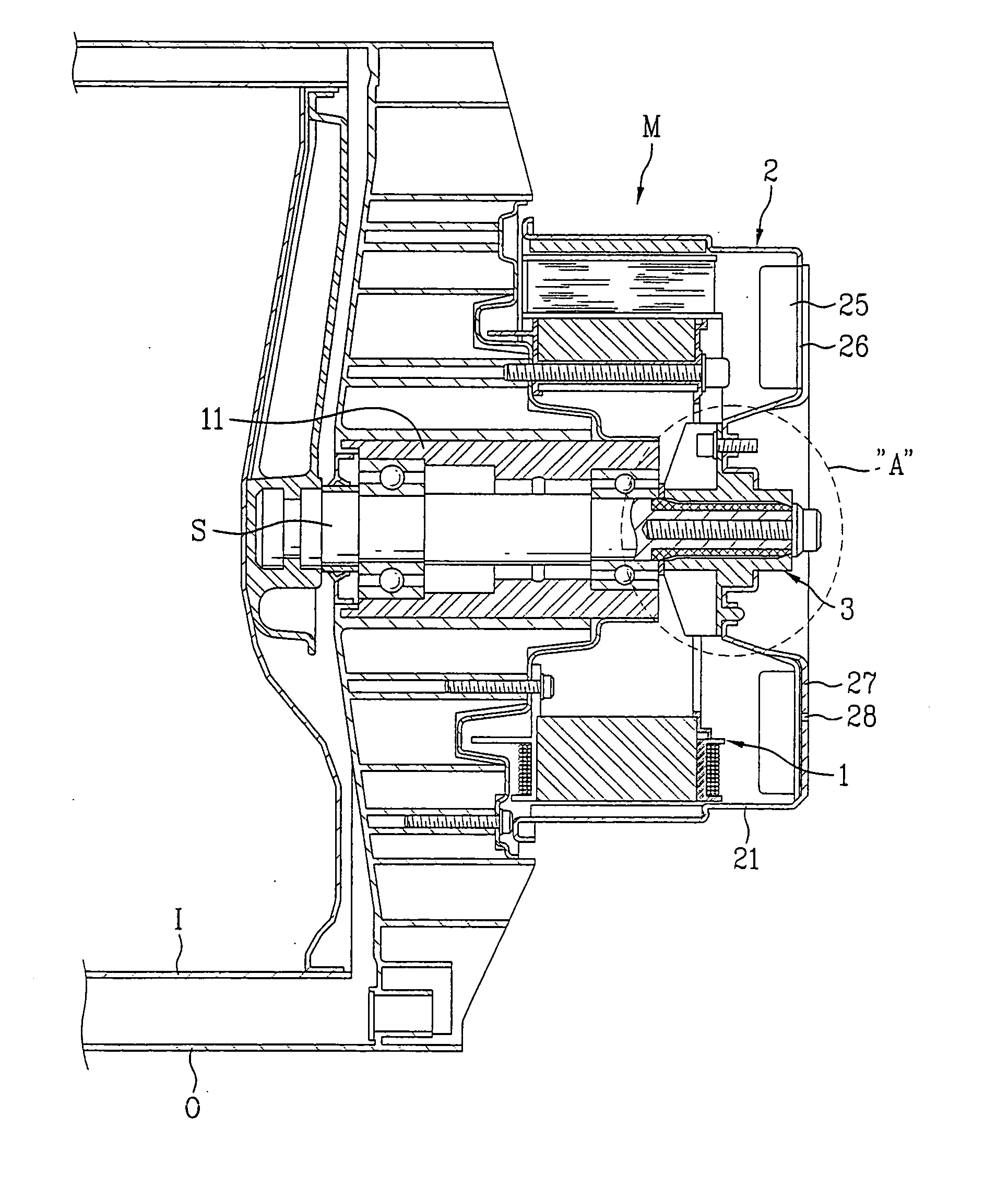 Motor in which an electric leakage to a shaft is prevented