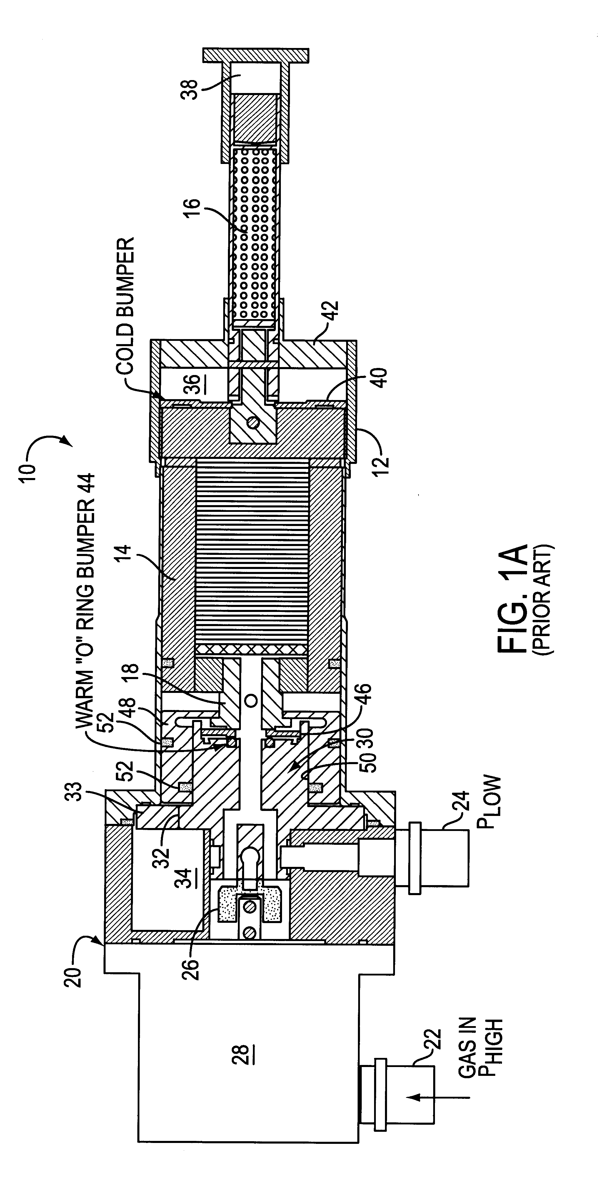 Reduced vibration cooling device having pneumatically-driven GM type displacer