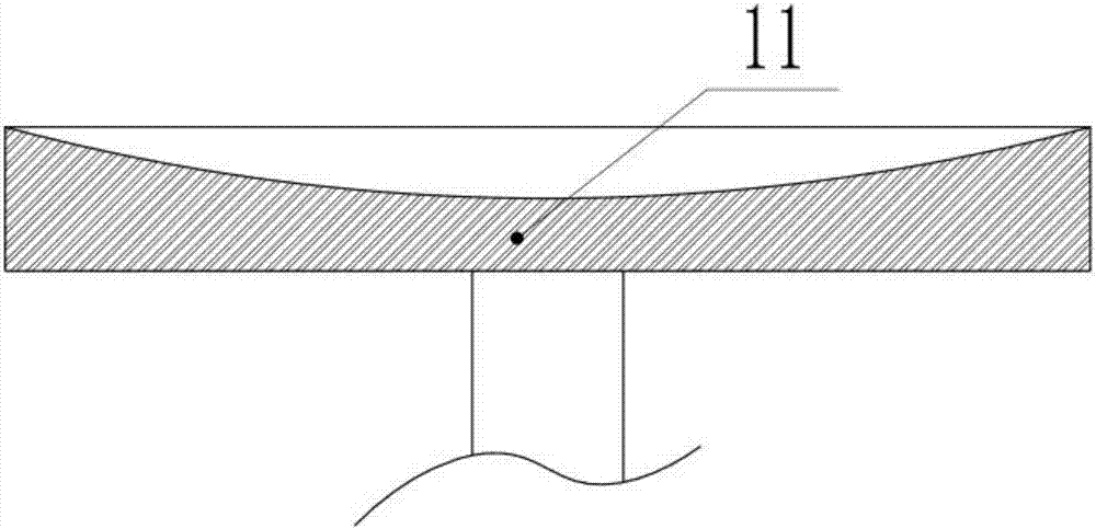 Smashing and screening device for compound fertilizer production