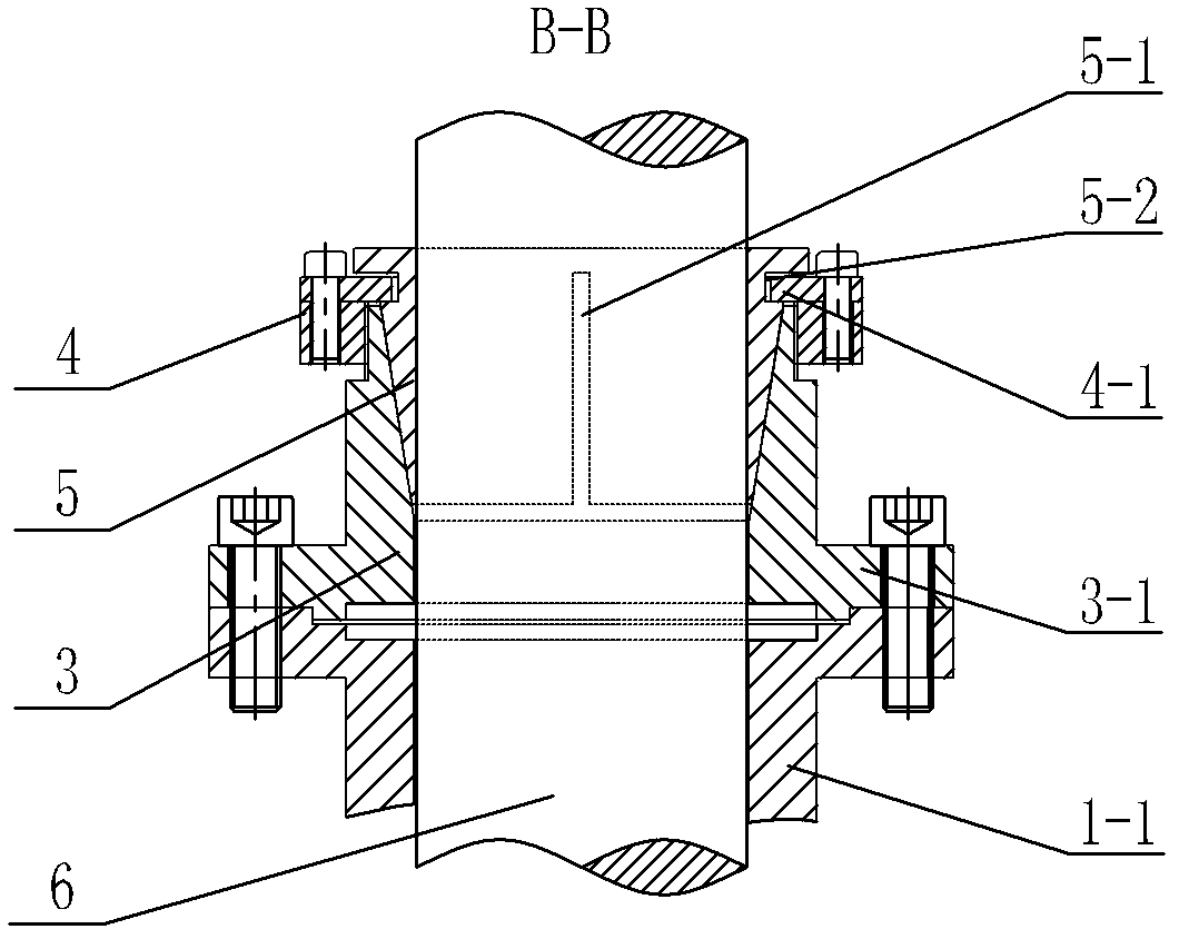 Up and down multi-chip dislocation saw for cutting plates