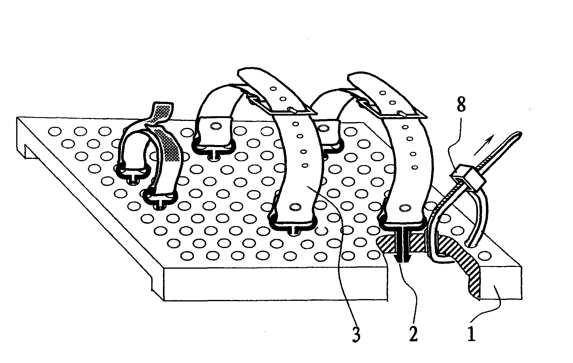 Three-dimensional adjustment animal restraining and fixing device and restraining method thereof