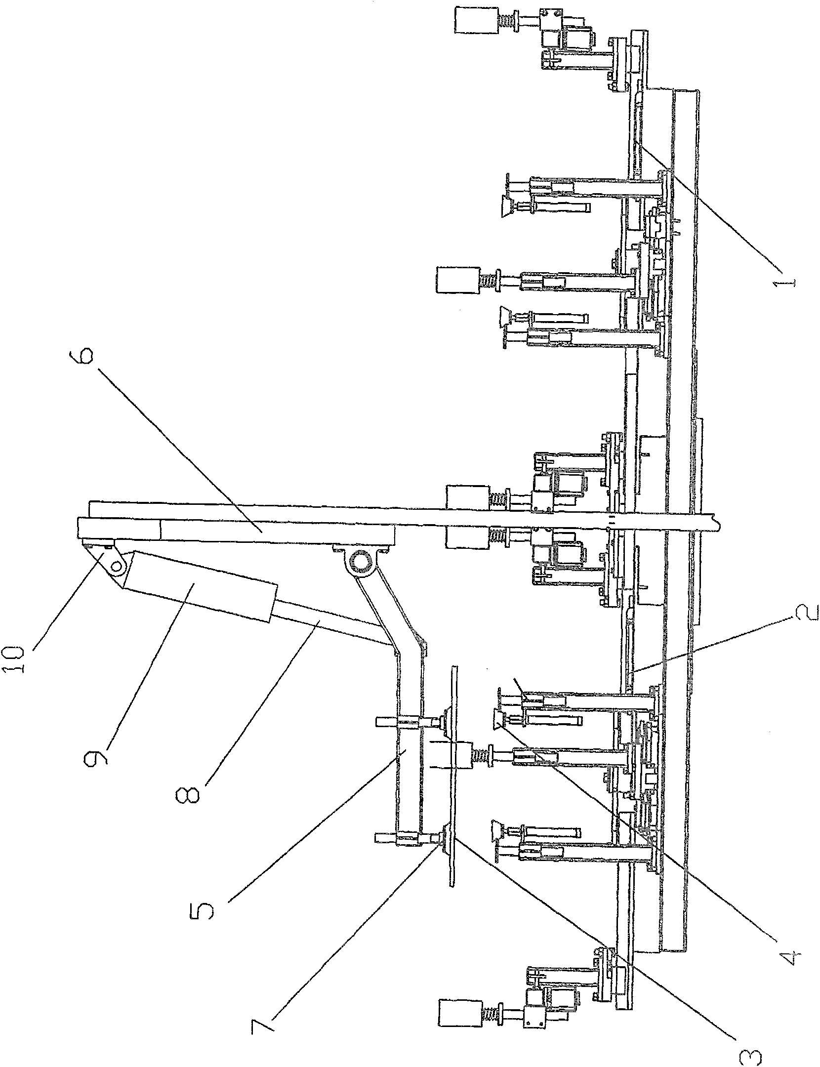 Glue spreading system glass turnover mechanism