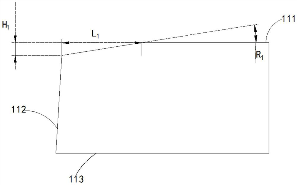 A multi-dimensional decorative original edge wood grain ceramic tile and its preparation method