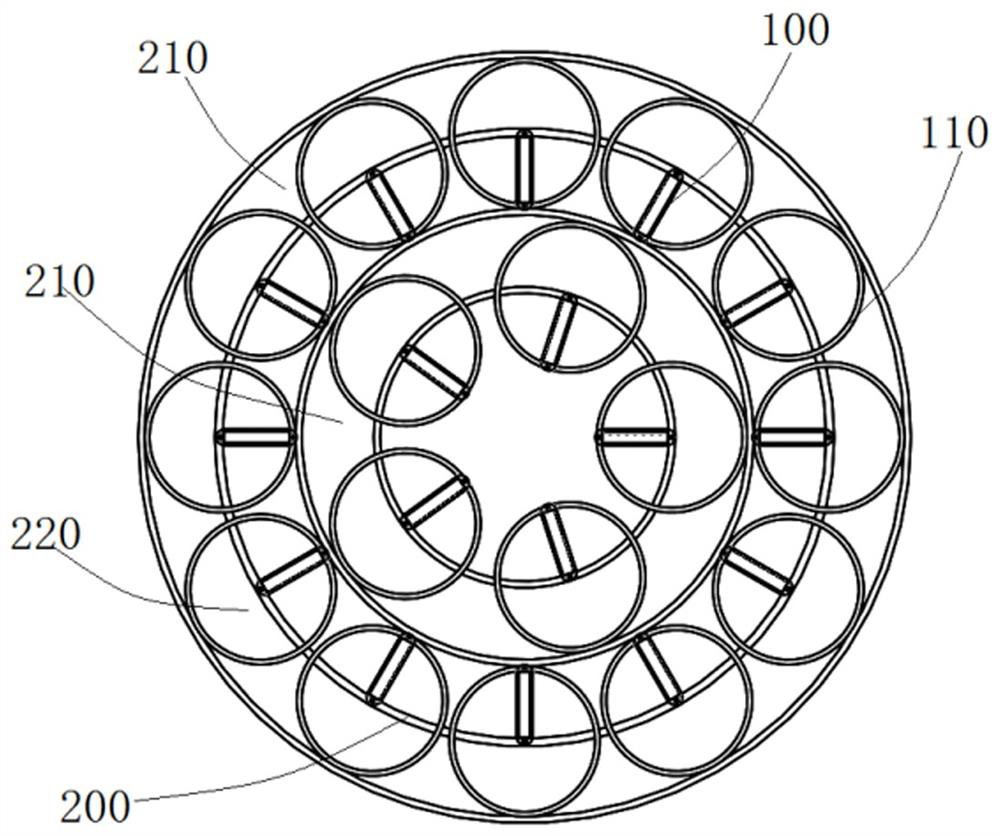 Material feeding device based on marshland improvement and feeding method thereof