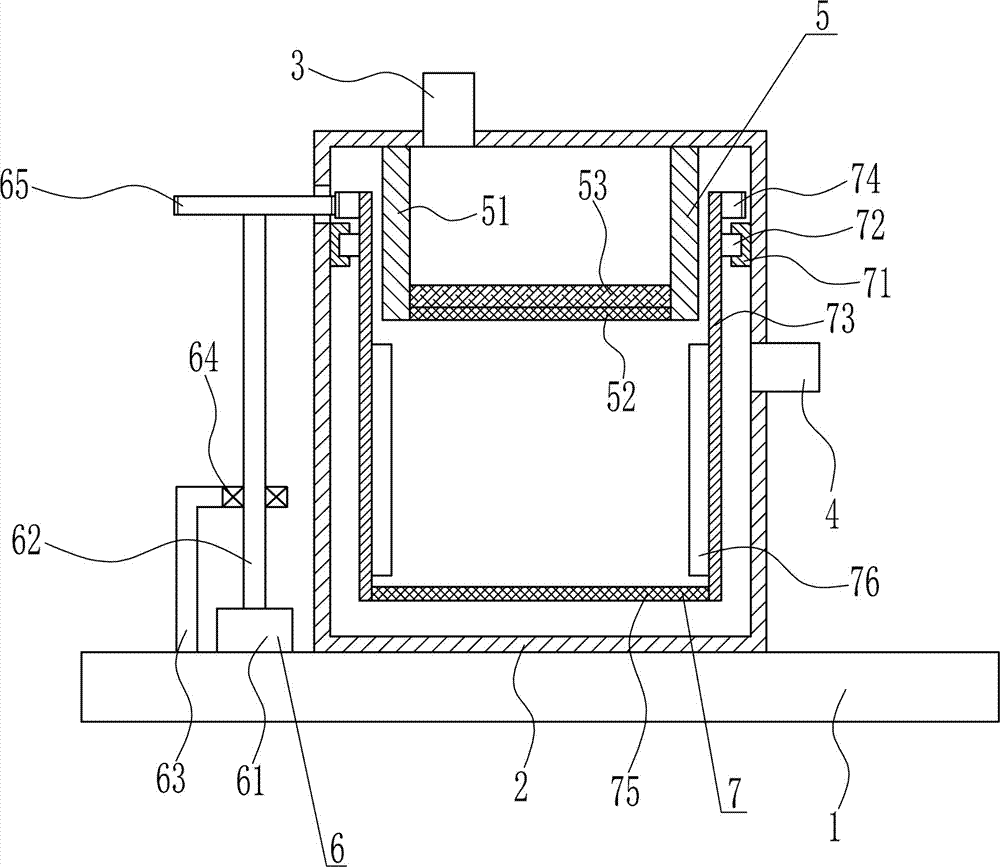 Filtering device for treating sewage after dehydration of crude oil