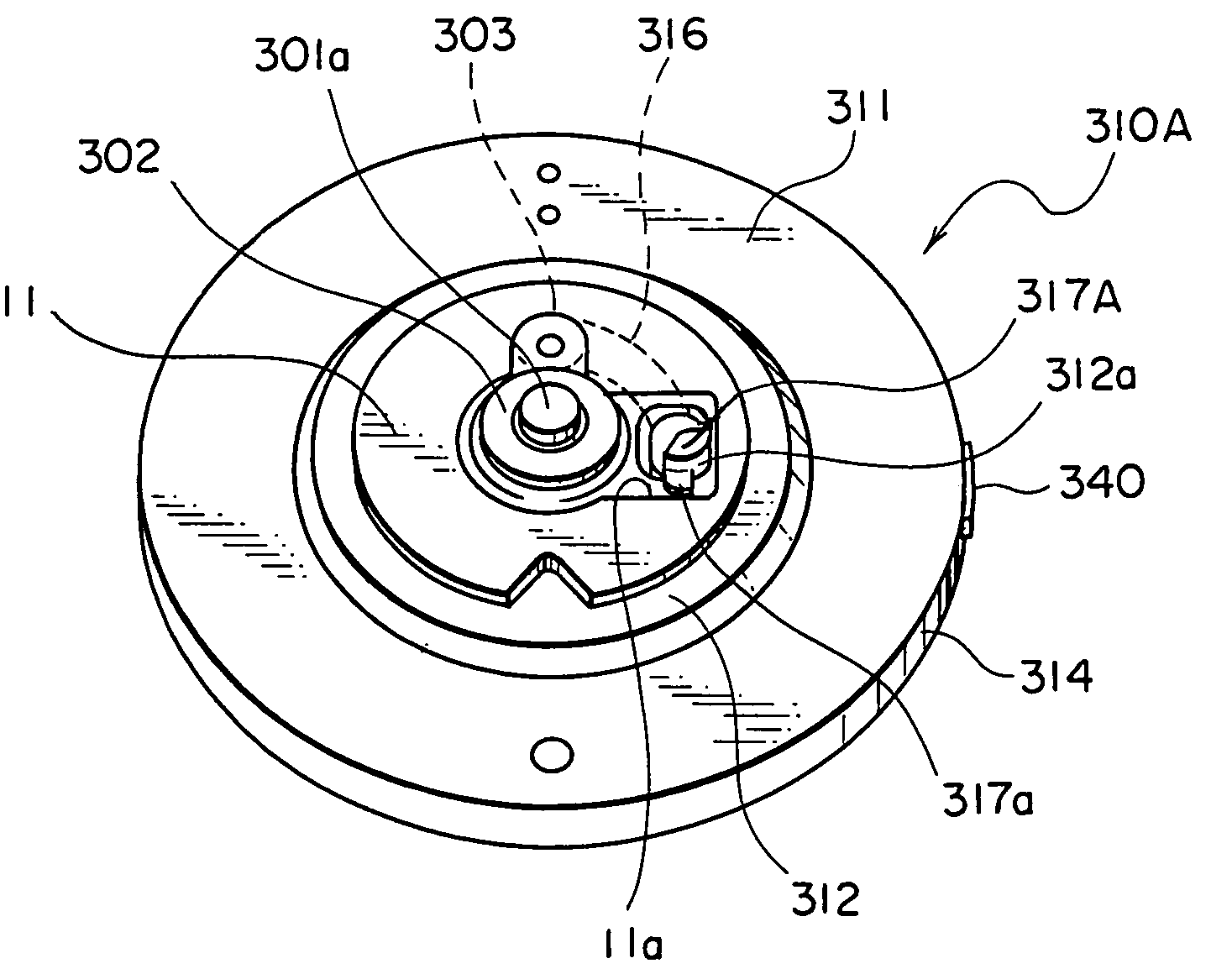 Disk chucking mechanism having a fan-shaped driving pin