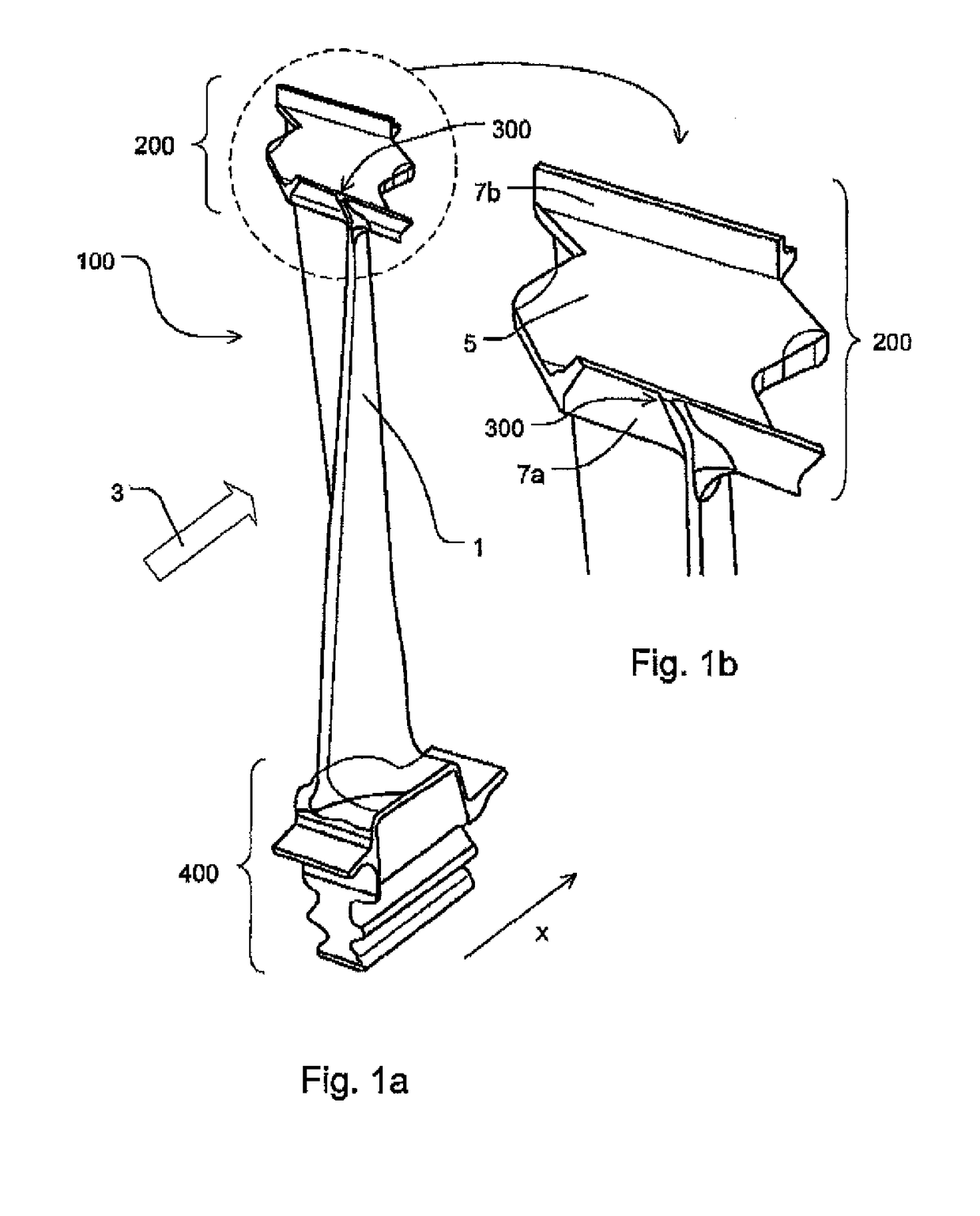 Turbine blade having a shroud and a cutting tooth