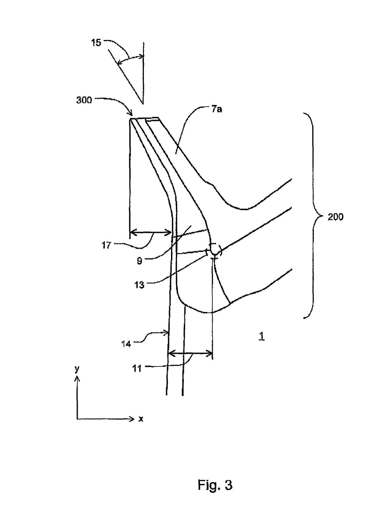 Turbine blade having a shroud and a cutting tooth