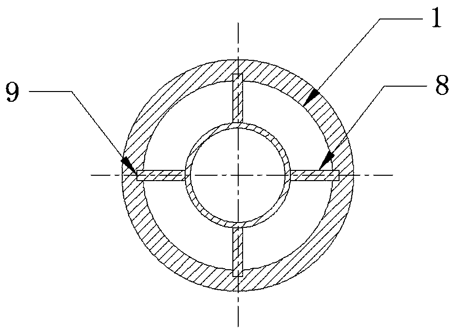 Hydrothermal reaction kettle with flexibly arranged fins in kettle