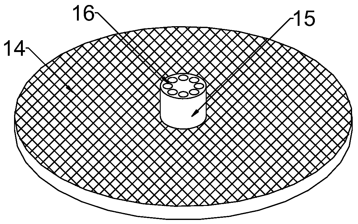 Herbage crushing and processing device with elastic screening function