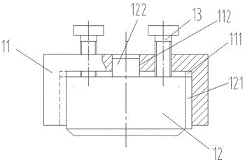 Sensor device and fixing method for ultrasonic guided wave detection of weld seam