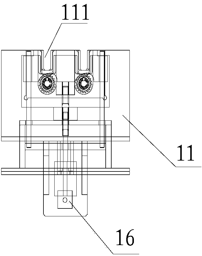 Quick disassembly type rolling brush mechanism on roll type thin film cleaning machine