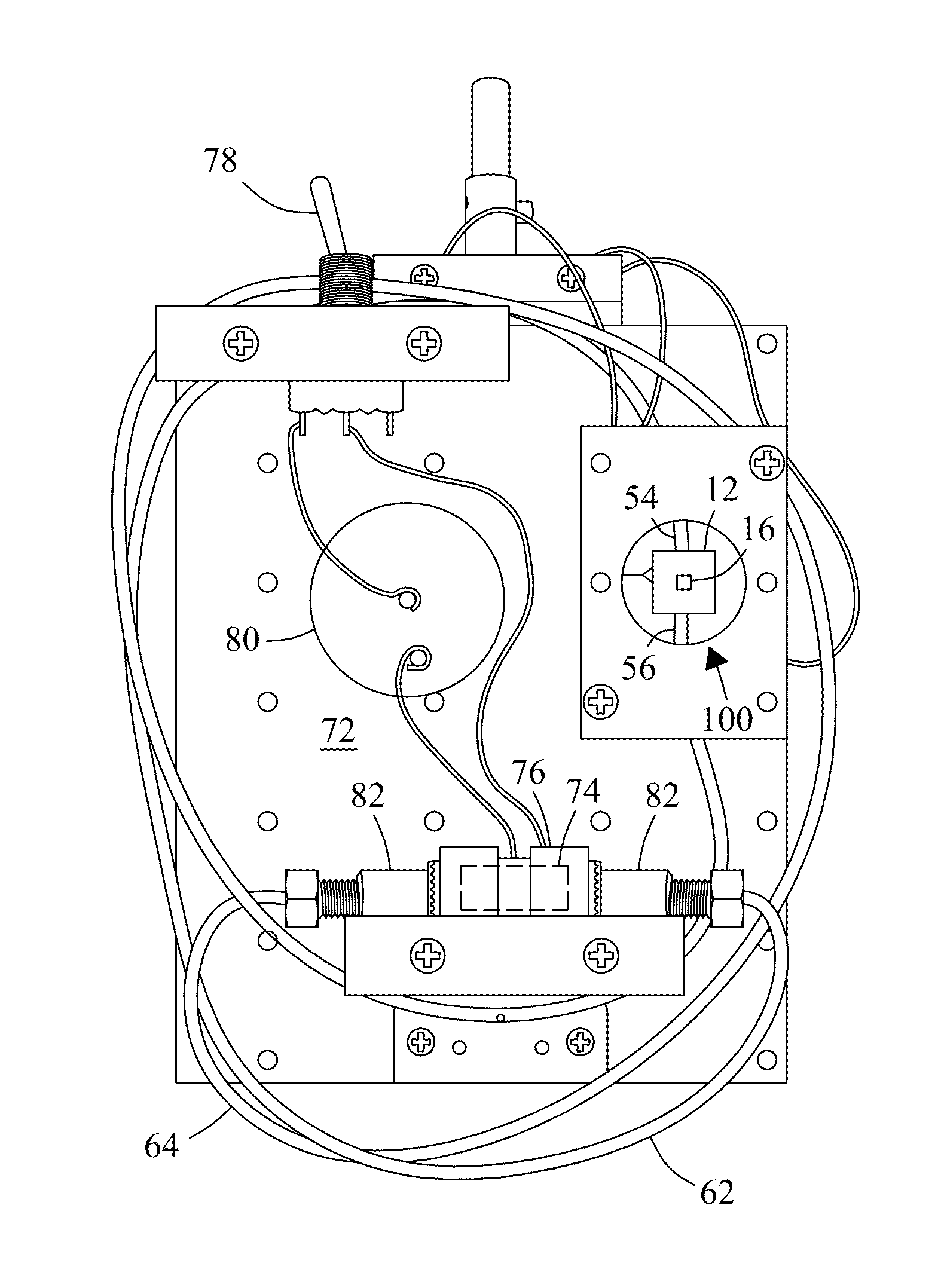 Microfluidic electrochemical device and process for chemical imaging and electrochemical analysis at the electrode-liquid interface in-situ