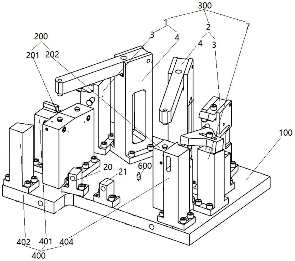 Clamping device of intermediate case supporting plate