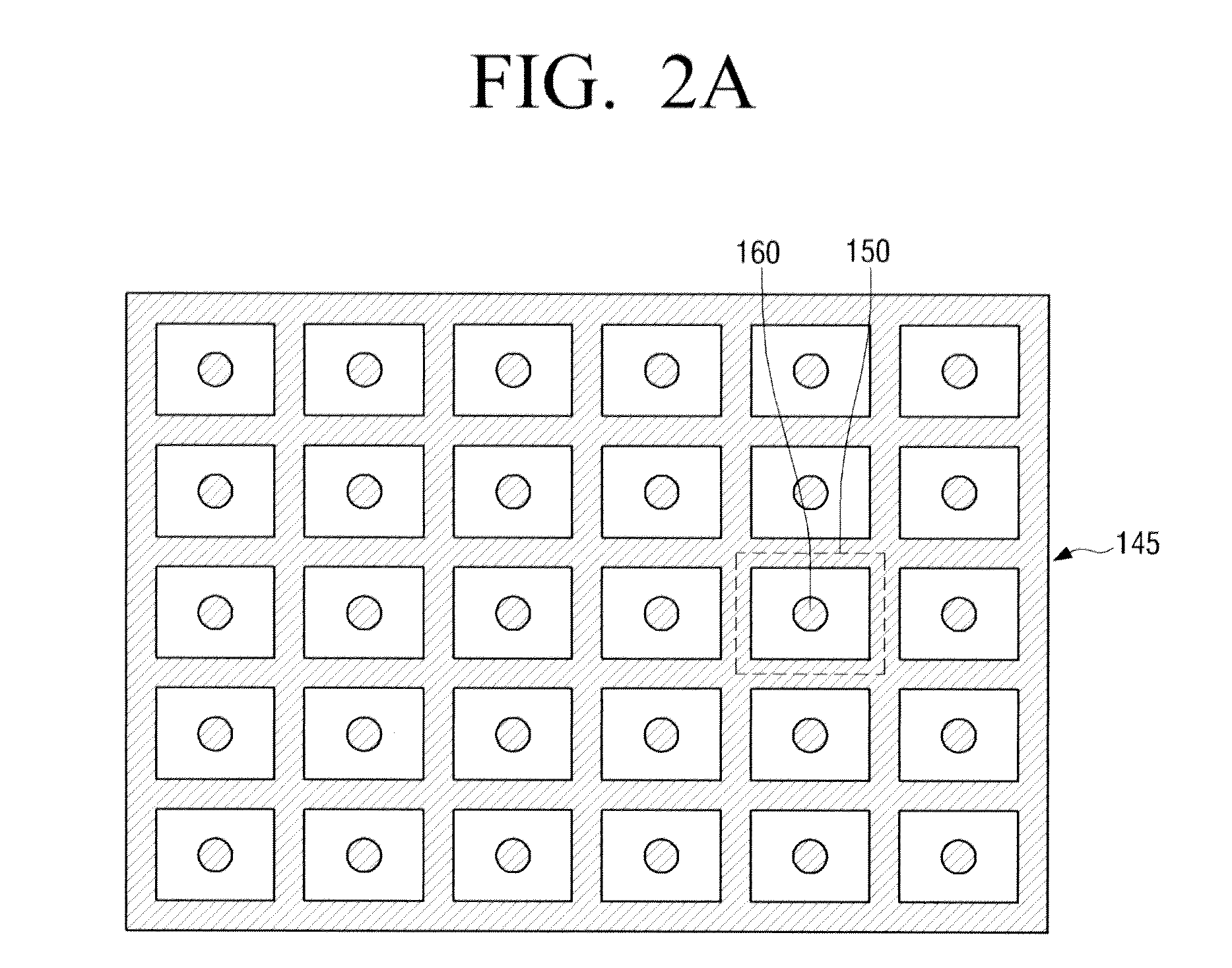 Semiconductor device for preventing crack in pad region and fabricating method thereof